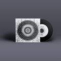 "Ænoir" von "Æshma Dæva" auf CD. Graues Cover mit rundem, schwarzem Motiv, CD in Vinyl-Optik.