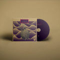 "Satori" von "Black Yen" auf CD. Goldenes Cover mit dunkel-lila Motiv und pinker Schrift, dunkellila CD.