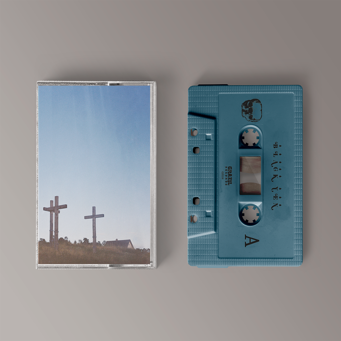 Split-Tape von "Black Yen" und "Saturnists" auf Tape. Blau-braunes Cover, blaues Tape mit schwarzer Schrift.