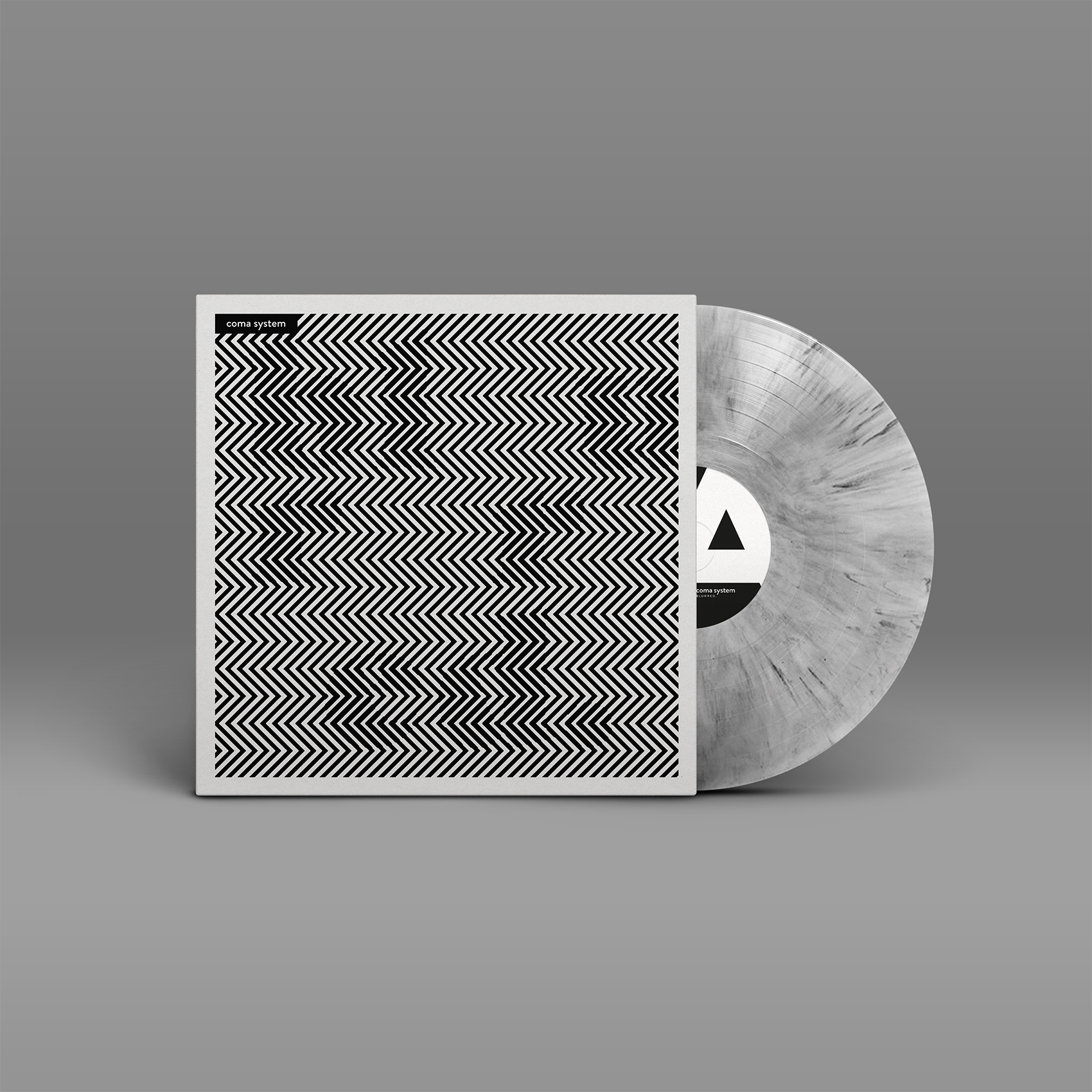 "Blurred" von "Coma System" auf Vinyl. Schwarz-weißes Cover, graue Marbled-Schallplatte.