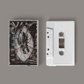 "Vorwärtsscheitern" von "Discure" auf Tape. Braun-graues Tape-Cover, weißes Tape.