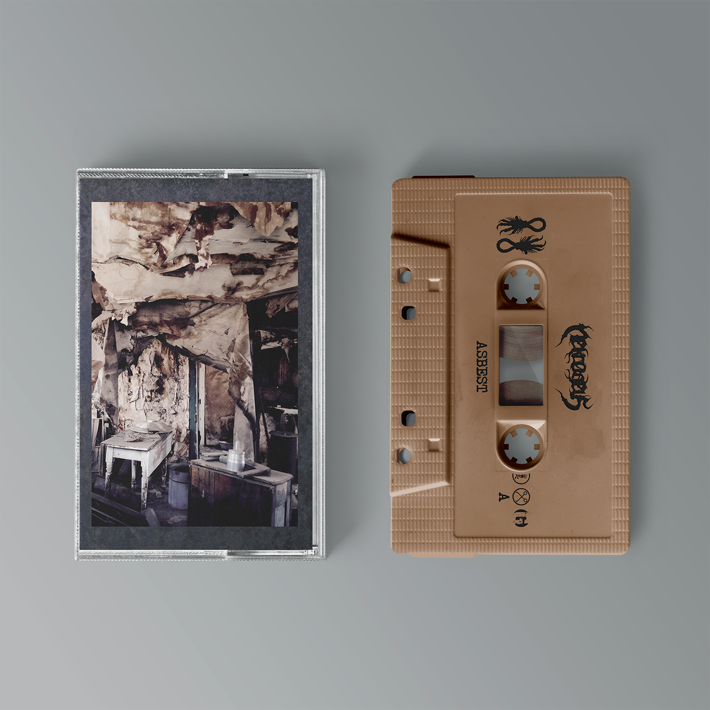 "Asbest" von "Nekrodeus" auf Tape. Grau-beiges Cover, goldenes Tape mit schwarzer Schrift.