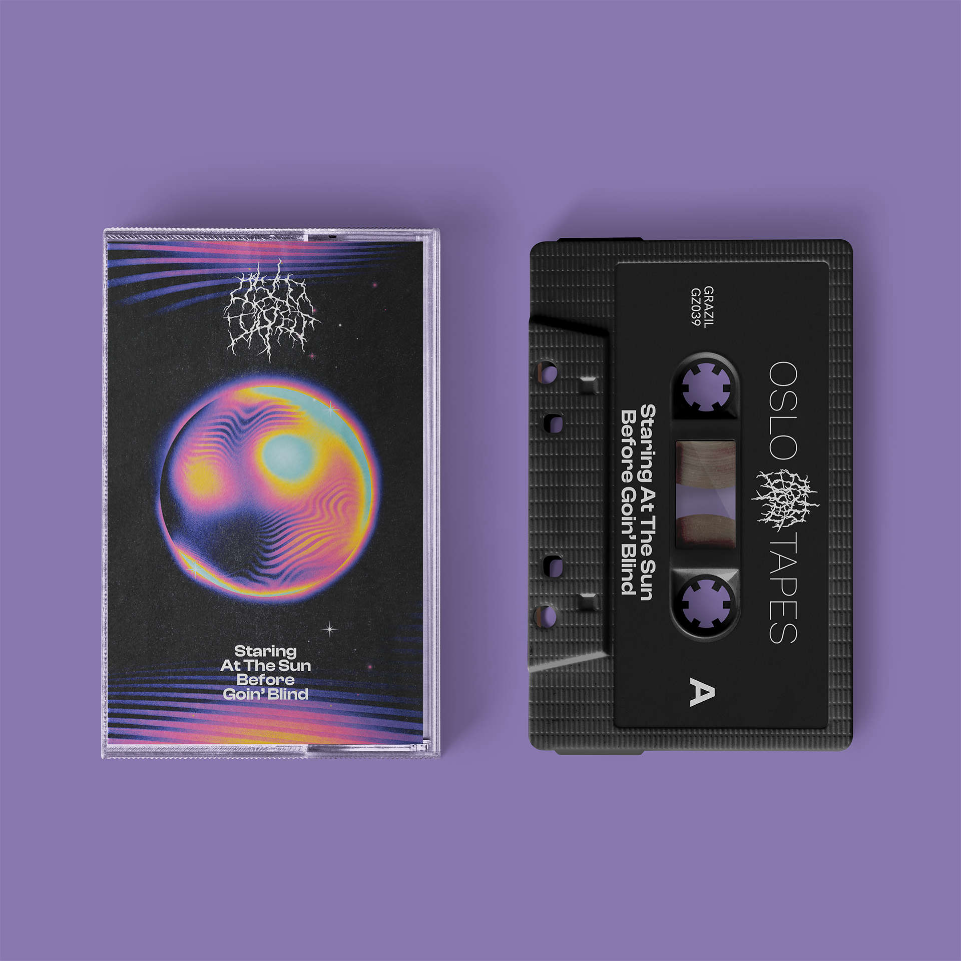 "Staring At The Sun Before Goin' Blind" von "Oslo Tapes" auf Tape. Schwarz, lila, grün, gelb und pink auf dem Cover, schwarz-weißes Tape.