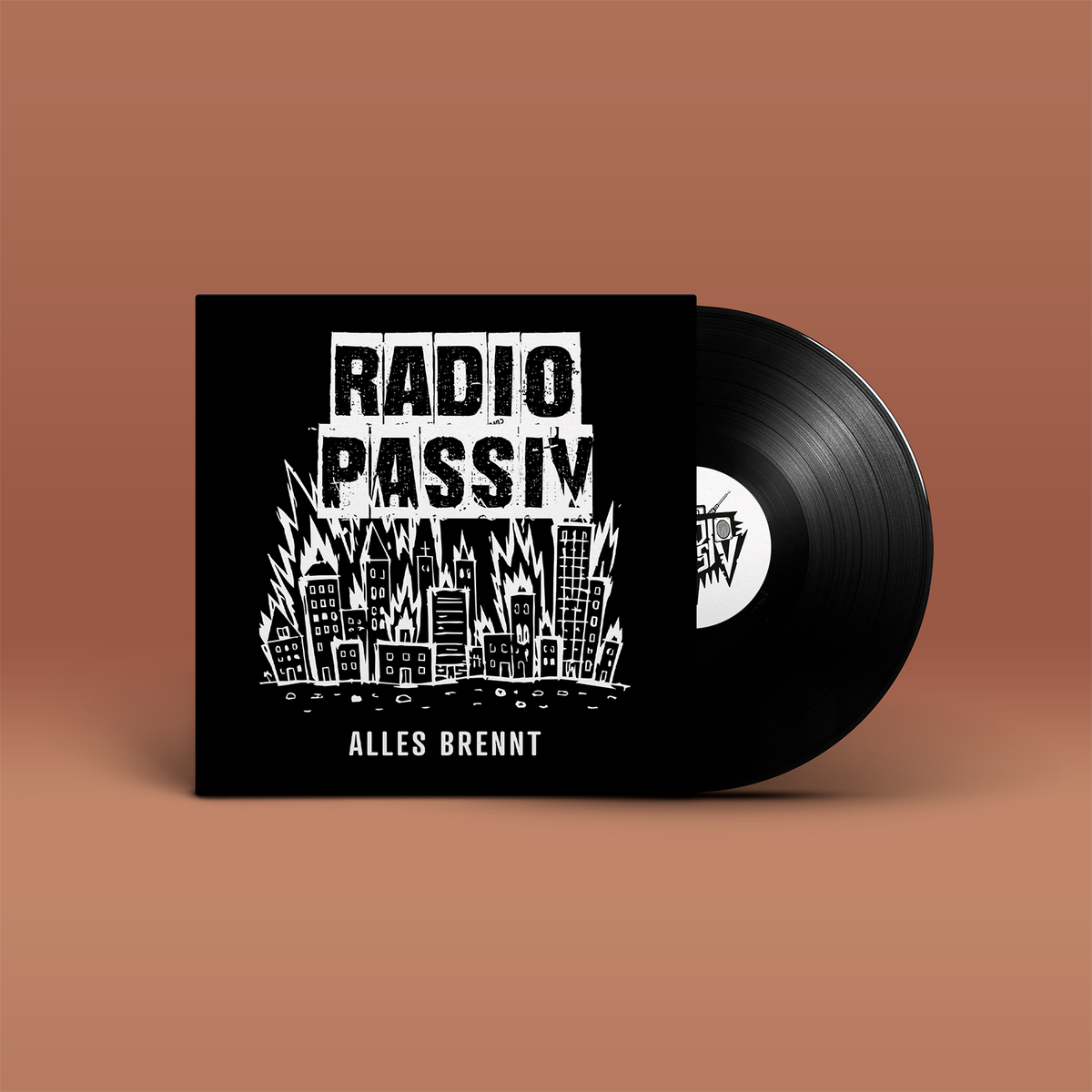 "Alles Brennt" von Radio Passiv. Schwarzes Cover mit weißem Motiv, Schwarze Schallplatte.