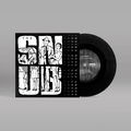 "Sorry For Your Pride!" von "The Snub" auf 7 Inch Vinyl. Schwarz-weißes Vinyl-Cover, schwarze Schallplatte.
