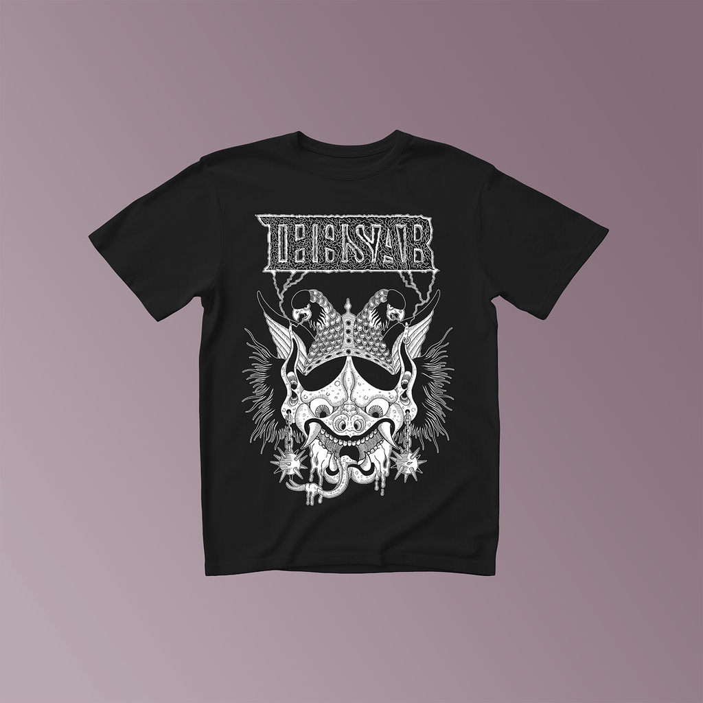 Schwarzes T-Shirt mit weißem Aufdruck:
Drachenkopf mit Helm. Darüber das Thosar Logo.