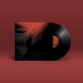 "Aftryk" von "Vægtløs" auf Vinyl. Schwarz-rot-graues Cover, schwarze Schallplatte.