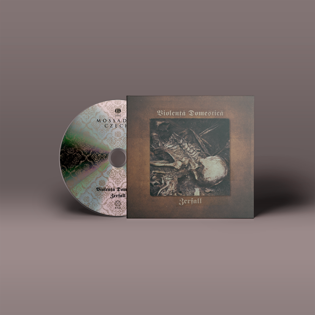 "Czech/Zerfall" Split Album von "Mossadeq" und "Violenta Domestica" auf CD, Rückansicht. Braunes Cover, silberne CD mit Muster und schwarzer Schrift.