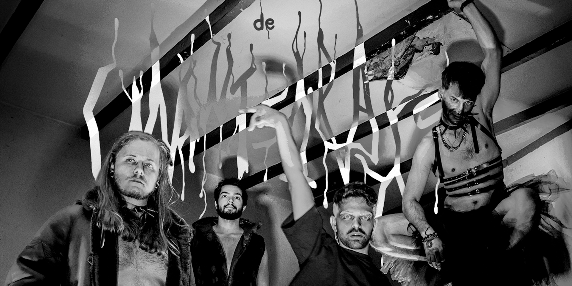Die Band "Chants de Rats". Vier Personen in exzentrischen Posen und Kleidung. Oben in der Mitte das Logo der Band.