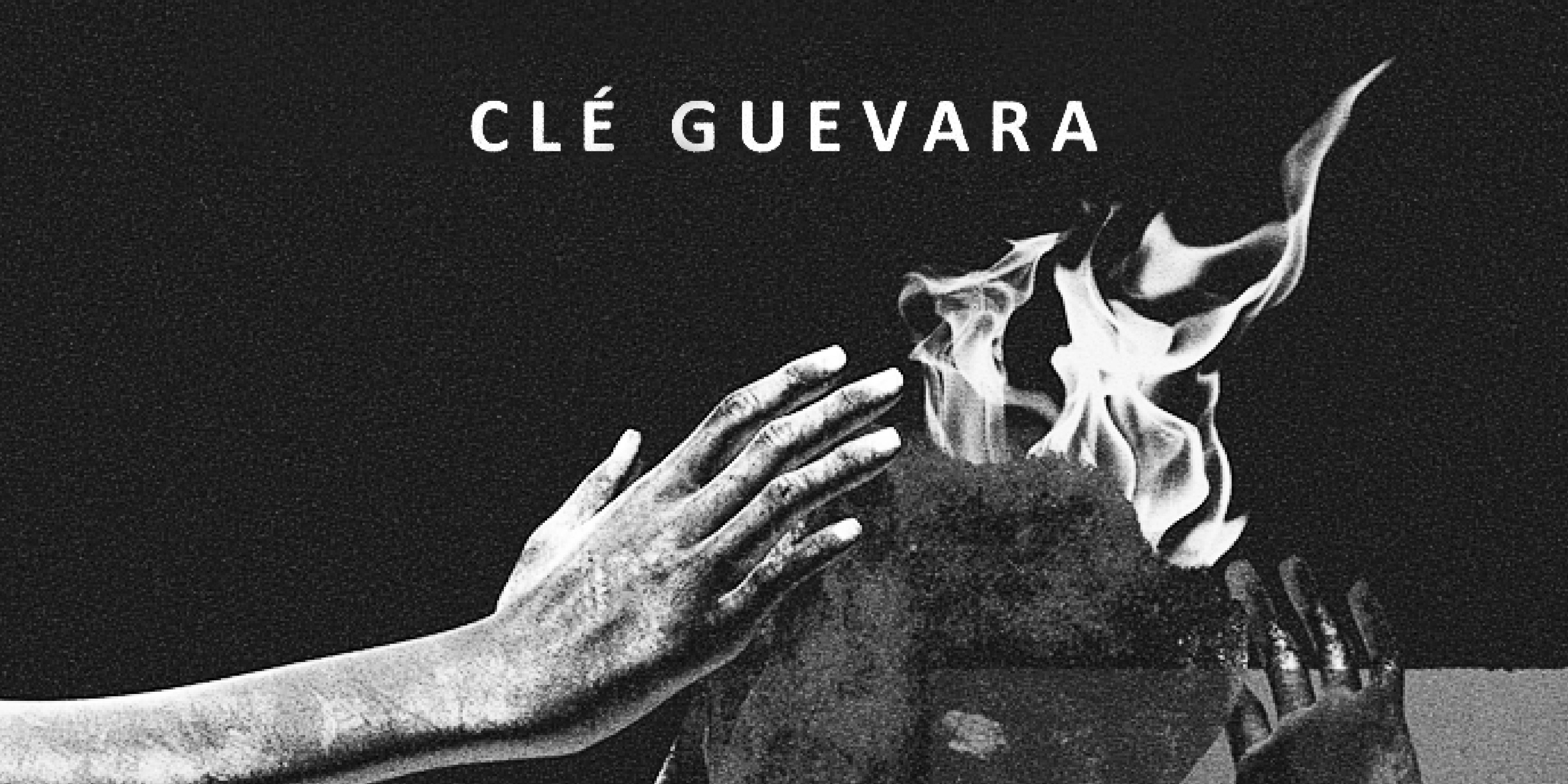 Ein Auszug vom Tape-Cover des Albums "Servus Strepitus" von "Clé Guevara". Ein Brennender Kopf und zwei Hände, die darauf greifen in einem Collagenartigen Stil. Oben in der Mitte das Logo.