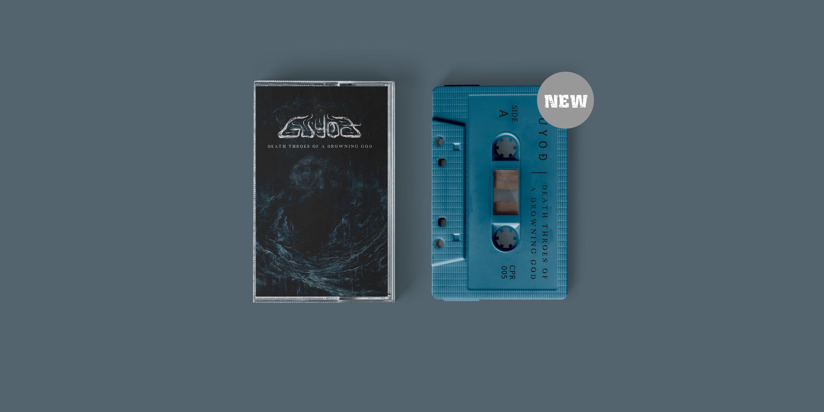 Das Album "Death Throes Of A Drowning God" der Band "Guyođ" auf Tape. Dunkelblau-schwarzes Tape-Cover und blaues Tape. Darauf ein grauer Störer mit dem Text "NEW".