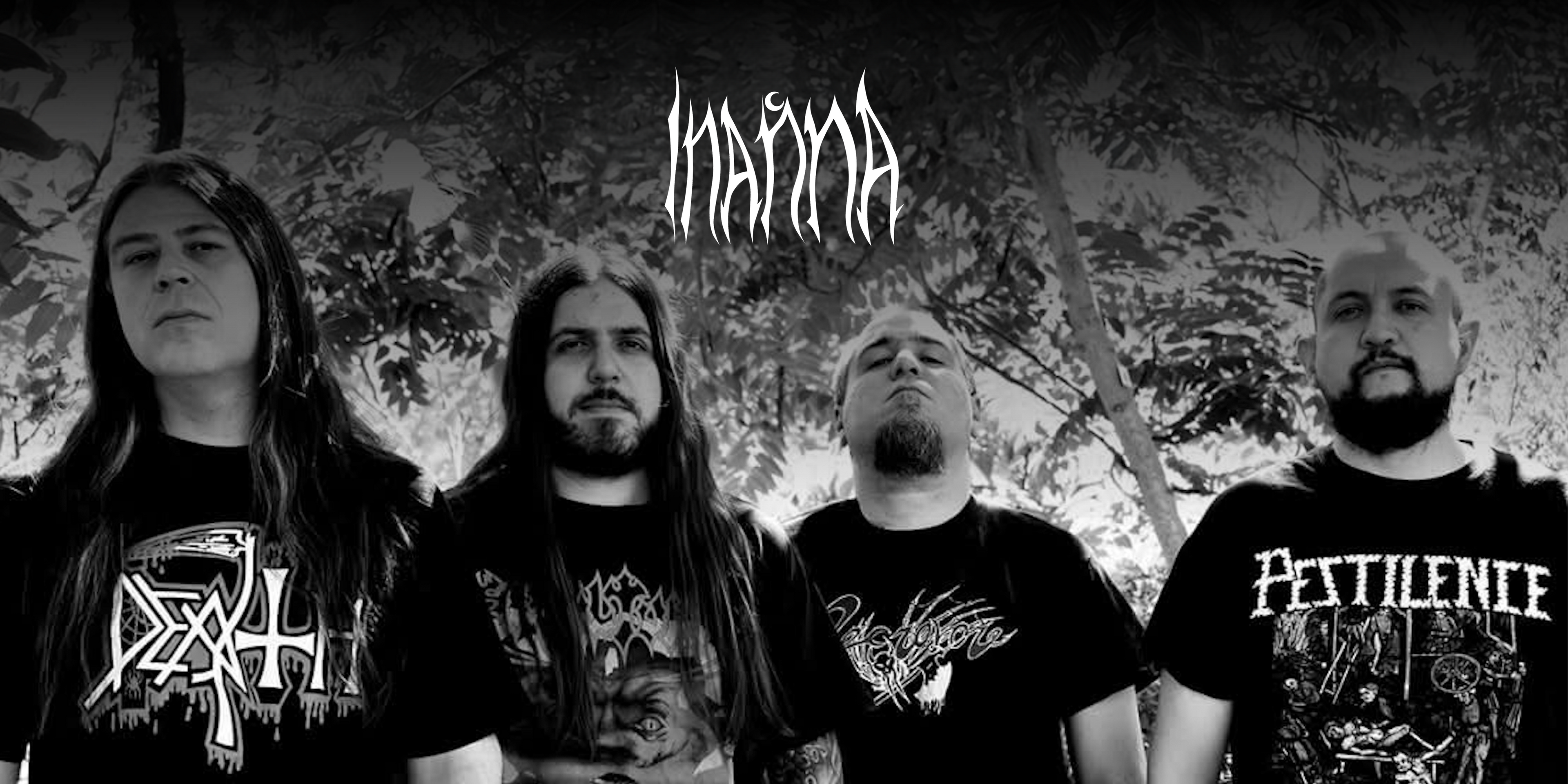Die Band "Inanna". Vier Personen stehen vor Bäumen, blicken in die Kamera. Oben in der Mitte das Logo der Band.